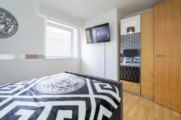 MAEVELA-Versace-Apartment-Birmingham-City-Centre-16