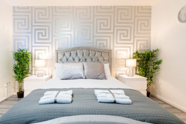 Grey Luxury City Centre Apartment in Birmingham City Centre - 18