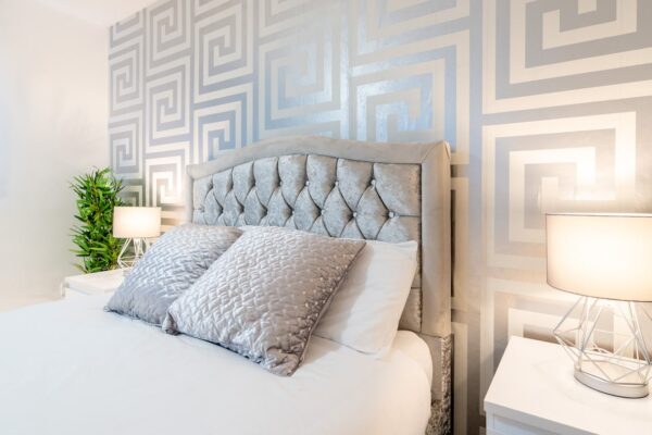Grey Luxury City Centre Apartment in Birmingham City Centre - 20