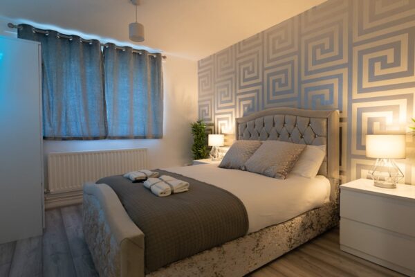 Grey Luxury City Centre Apartment in Birmingham City Centre - 30