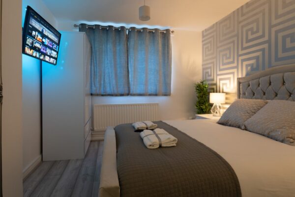 Grey Luxury City Centre Apartment in Birmingham City Centre - 31