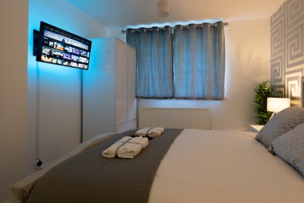 Grey Luxury City Centre Apartment in Birmingham City Centre - 32
