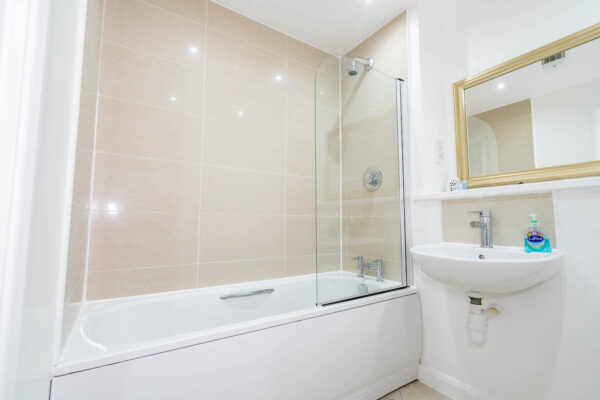 Cube View City Centre Apartment - 18