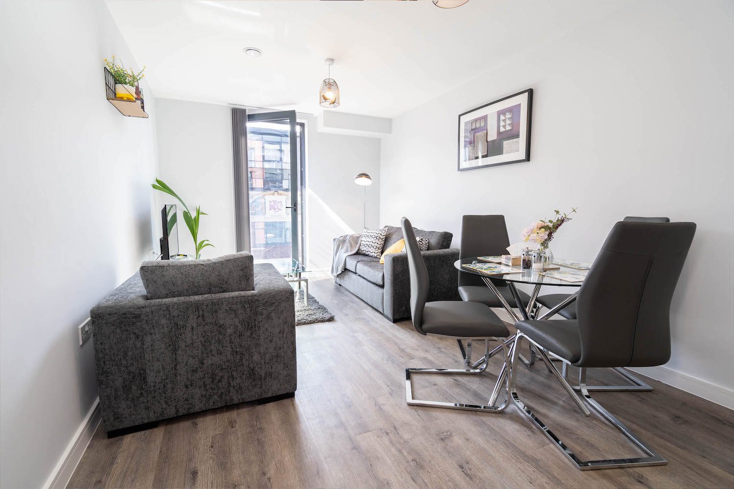 NEW BUILD ★ Snug Modern 2 Bed Apartment With Juliet Balcony - 10