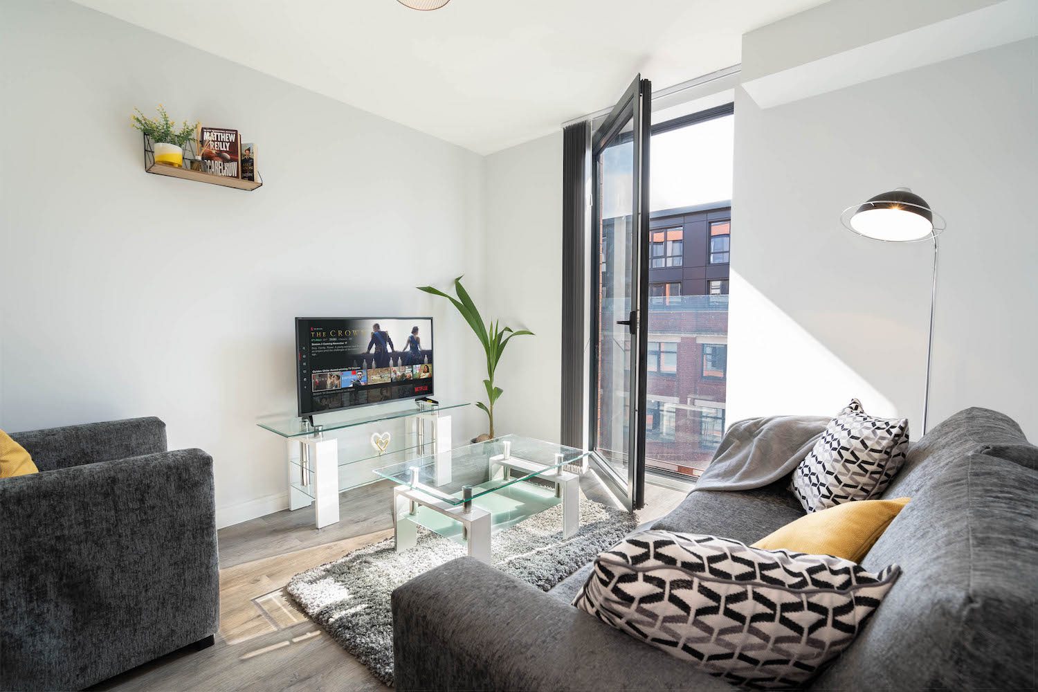 NEW BUILD ★ Snug Modern 2 Bed Apartment With Juliet Balcony - 12