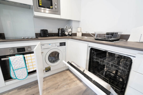 NEW BUILD ★ Snug Modern 2 Bed Apartment With Juliet Balcony - 16