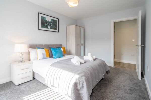 NEW BUILD ★ Snug Modern 2 Bed Apartment With Juliet Balcony - 3