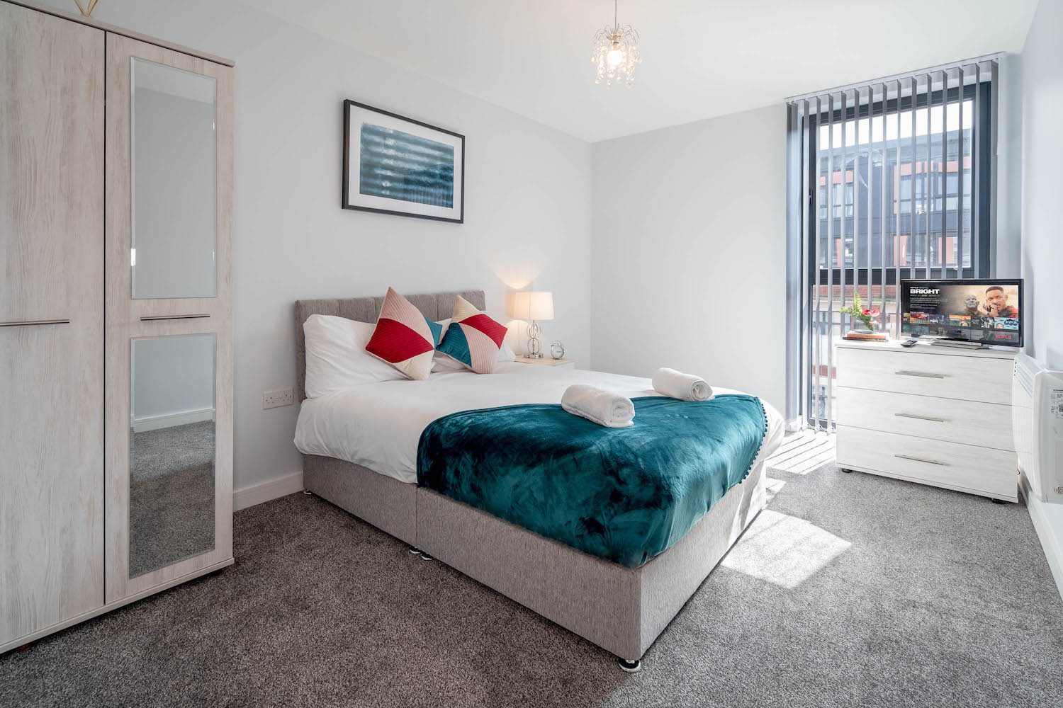 NEW BUILD ★ Snug Modern 2 Bed Apartment With Juliet Balcony - 4
