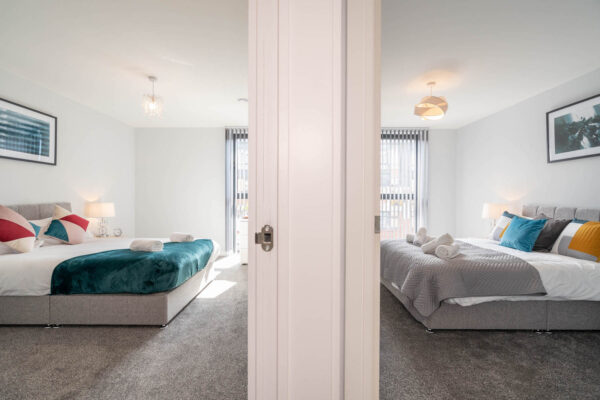 NEW BUILD ★ Snug Modern 2 Bed Apartment With Juliet Balcony - 8