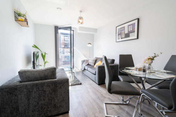 NEW BUILD ★ Snug Modern 2 Bed Apartment With Juliet Balcony - 9