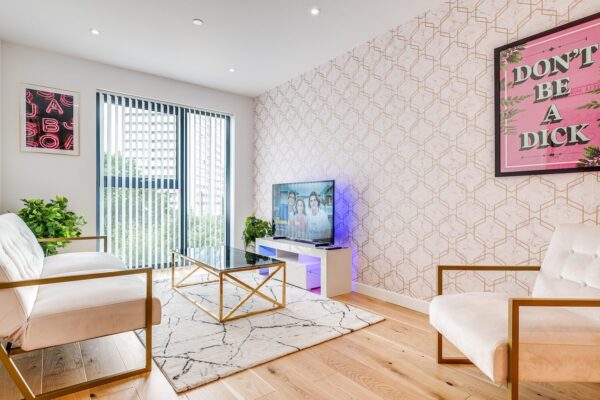Pink Apartment Birmingham - MAEVELA® 10