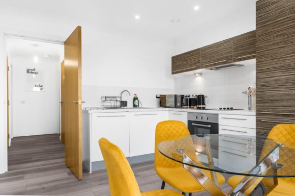 MAEVELA - O2 Academy City Centre 2 Bed Apt - City Centre w-Juliet Balcony - FREE PARKING - With 55 Inch Smart TV, FREE NETFLIX & WIFI - Birmingham City Centre - 21