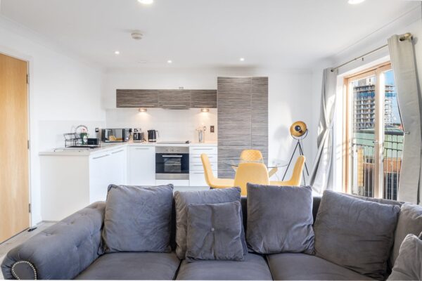 MAEVELA - O2 Academy City Centre 2 Bed Apt - City Centre w-Juliet Balcony - FREE PARKING - With 55 Inch Smart TV, FREE NETFLIX & WIFI - Birmingham City Centre - 23