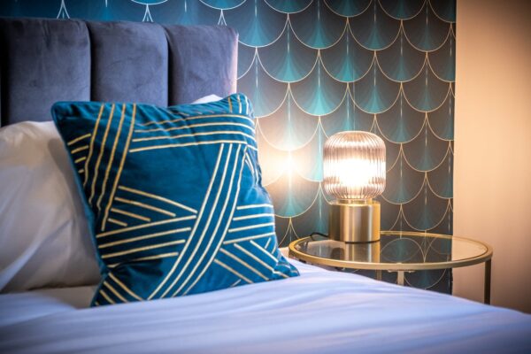 MAEVELA - O2 Academy City Centre 2 Bed Apt - City Centre w-Juliet Balcony - FREE PARKING - With 55 Inch Smart TV, FREE NETFLIX & WIFI - Birmingham City Centre - 32