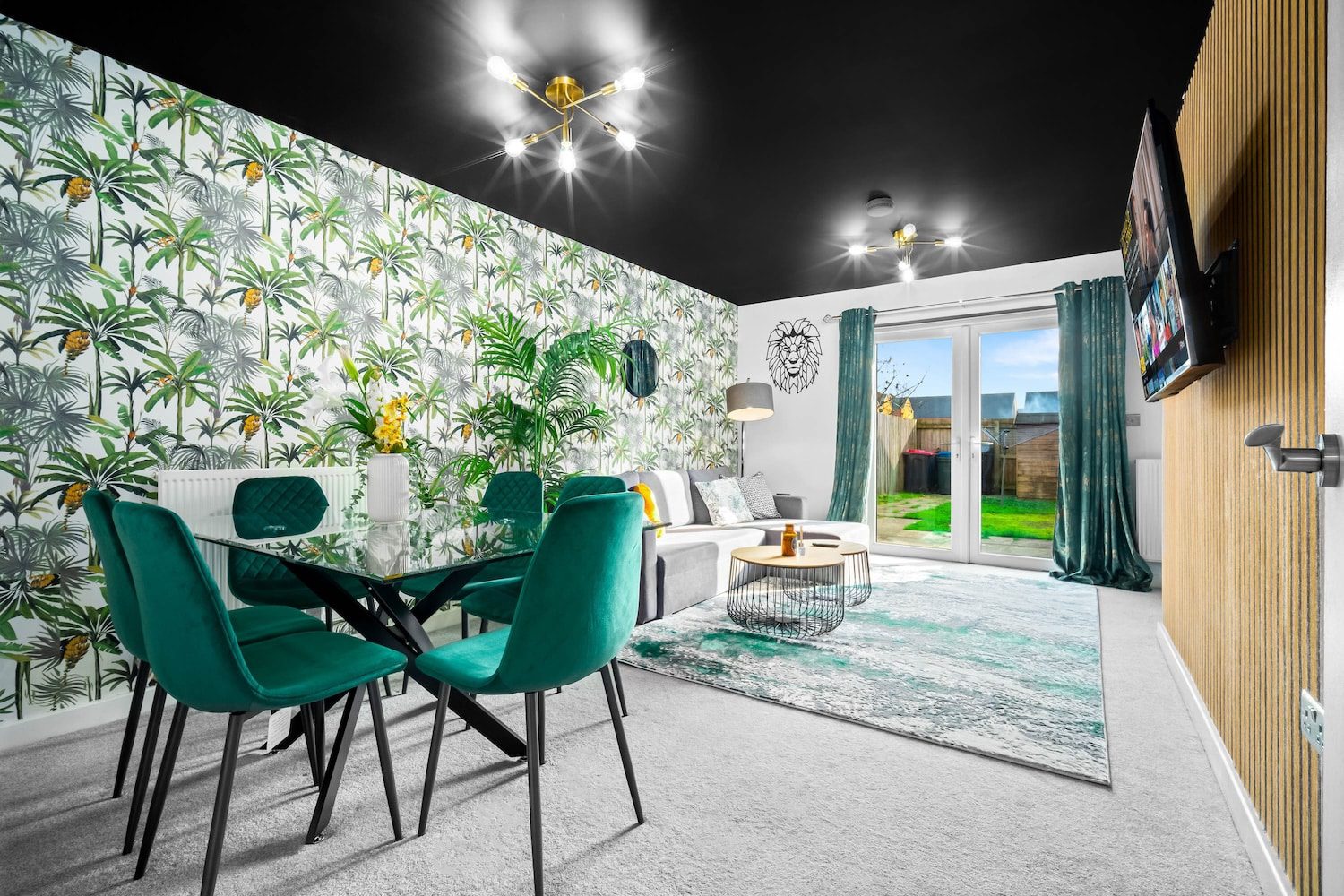 MAEVELA - Manchester Stylish 2 Bed House - Sleeps 9 - Salford - Parking - 1