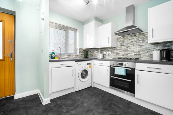 MAEVELA - Manchester Stylish 2 Bed House - Sleeps 9 - Salford - Parking - 10