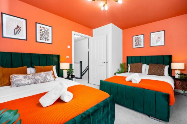 MAEVELA - Manchester Stylish 2 Bed House - Sleeps 9 - Salford - Parking - 36