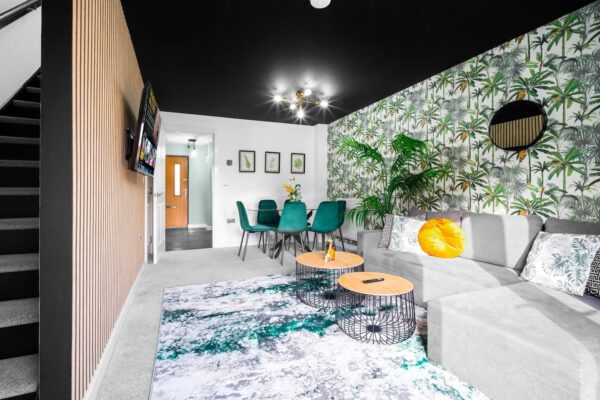 MAEVELA - Manchester Stylish 2 Bed House - Sleeps 9 - Salford - Parking - 4