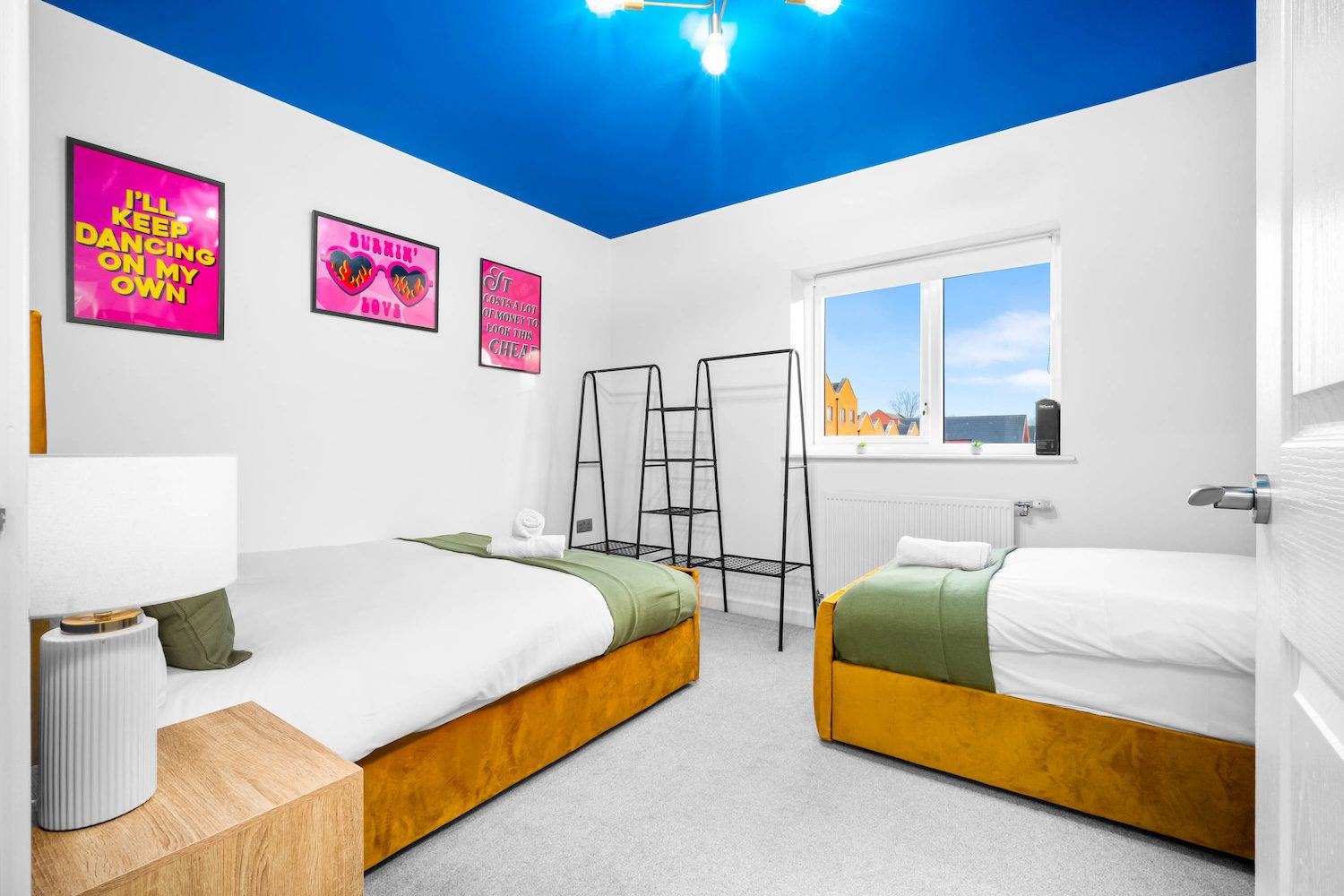 MAEVELA - Manchester Stylish 2 Bed House - Sleeps 9 - Salford - Parking - 42