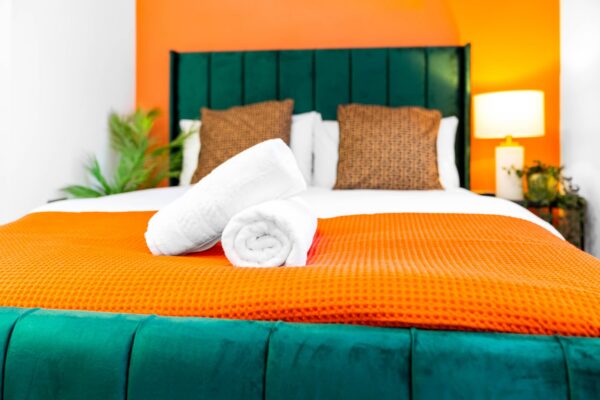 MAEVELA - Manchester Stylish 2 Bed House - Sleeps 9 - Salford - Parking - 46