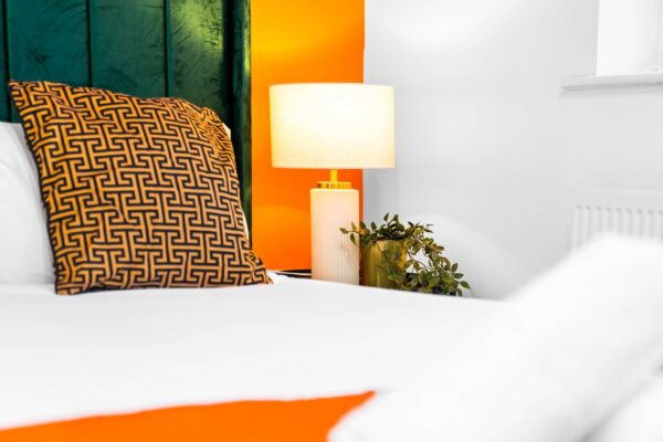 MAEVELA - Manchester Stylish 2 Bed House - Sleeps 9 - Salford - Parking - 53
