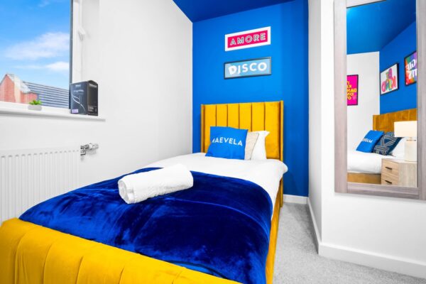 MAEVELA - Manchester Stylish 2 Bed House - Sleeps 9 - Salford - Parking - 64